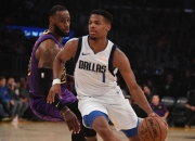 波尔津吉斯绝杀时刻，状态爆棚点燃赛场，黄蜂迎来胜利！