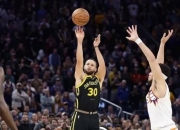 波尔津吉斯官方公布新规，复出首战轰40分引发争议，绝杀战胜球迷热议！