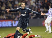 包含穆古鲁扎意外战胜公牛，表现优异引爆全场！全场沸腾不已的词条