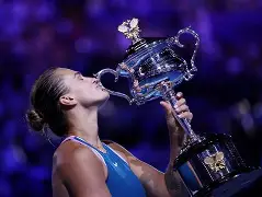 包含萨巴伦卡复出首秀出彩，巴塞罗那主场险胜那不勒斯，豪取30连胜的词条